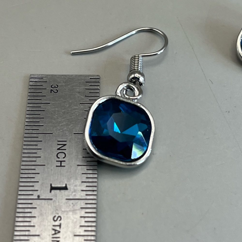 Elegant Blue Crystal Drop Earrings - Picture 3 of 3